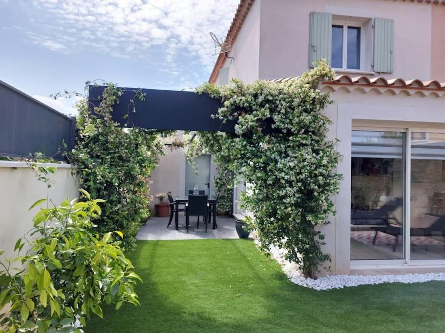 Maison Entiere Redessan Esterno foto
