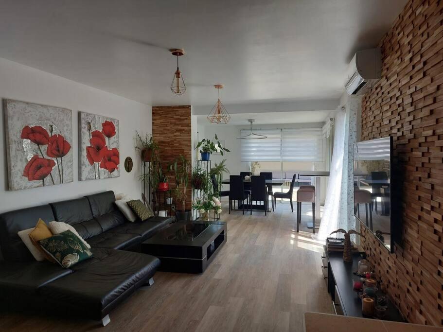 Maison Entiere Redessan Esterno foto