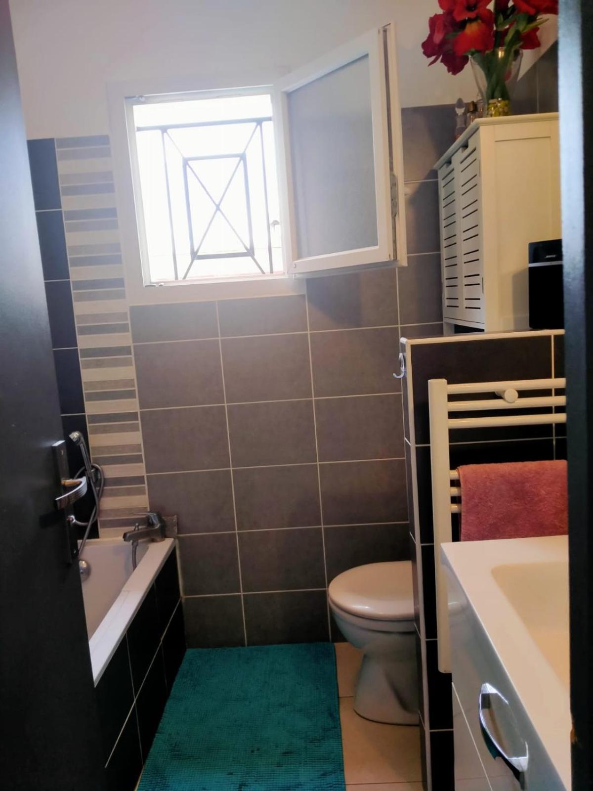 Maison Entiere Redessan Esterno foto