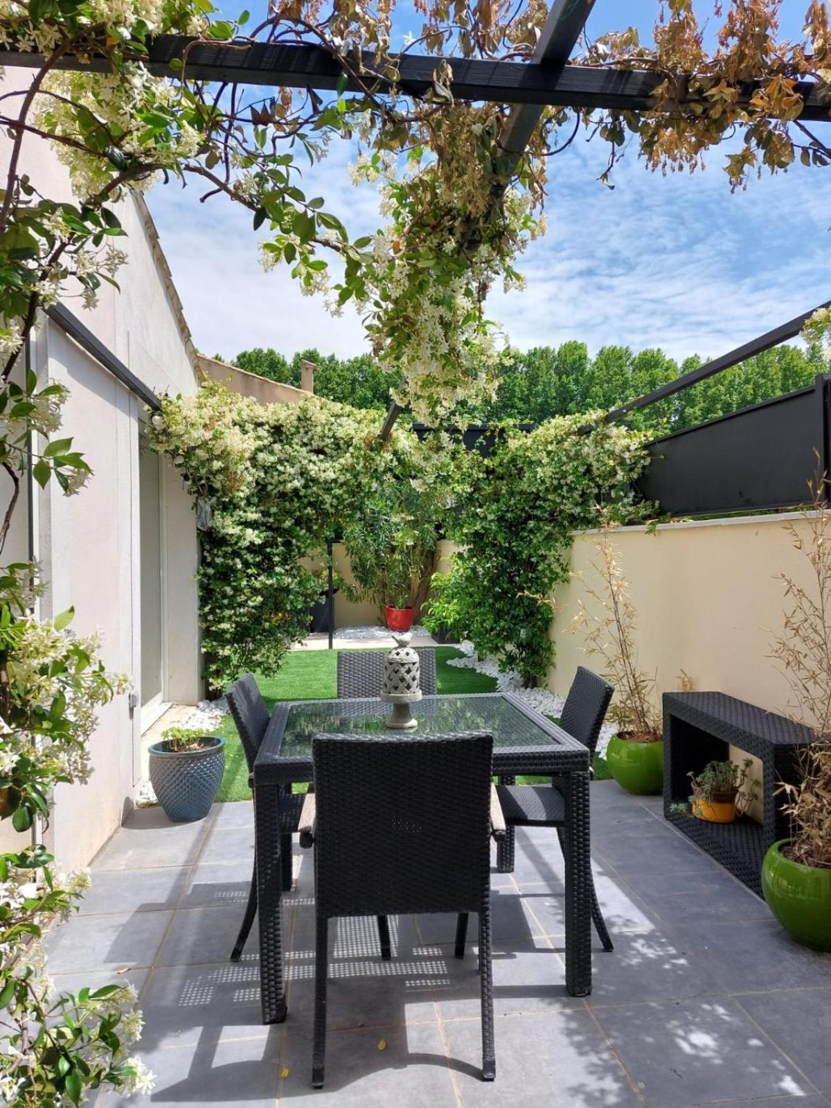 Maison Entiere Redessan Esterno foto