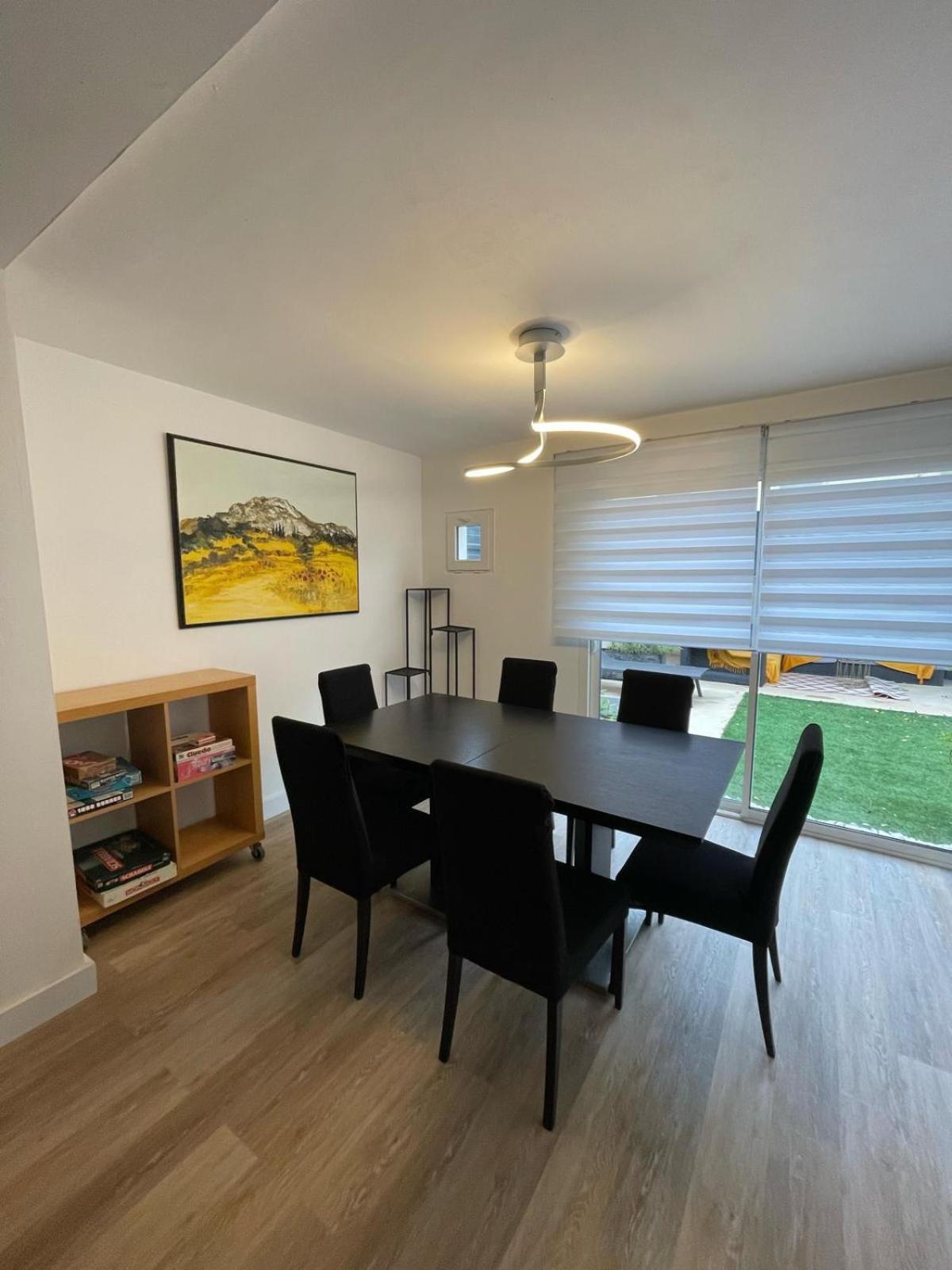 Maison Entiere Redessan Esterno foto