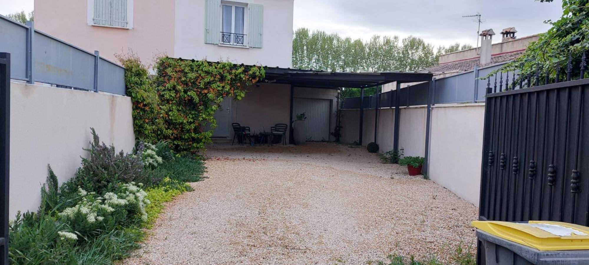 Maison Entiere Redessan Esterno foto